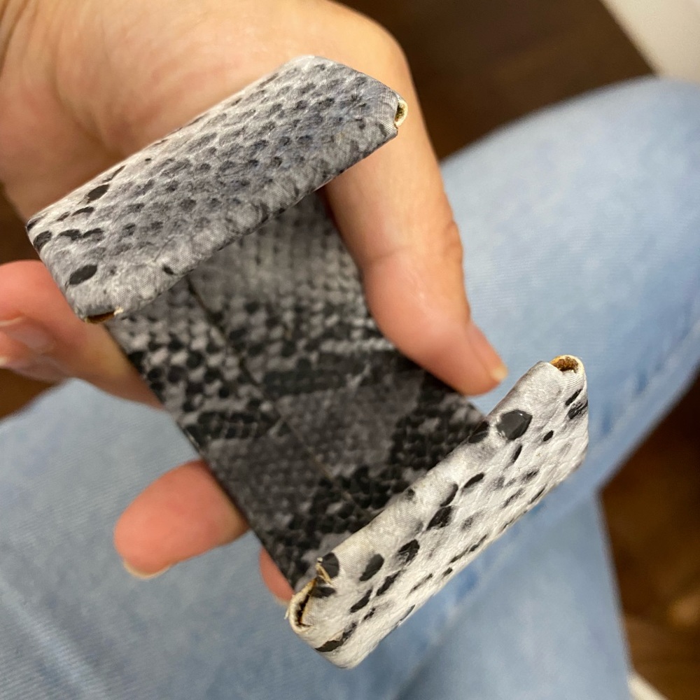 Leather cuff with pearls